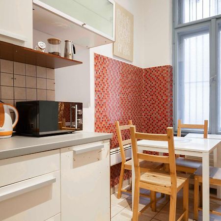 Quiet Cozy Apartment In Party Street E1 Budapest Luaran gambar