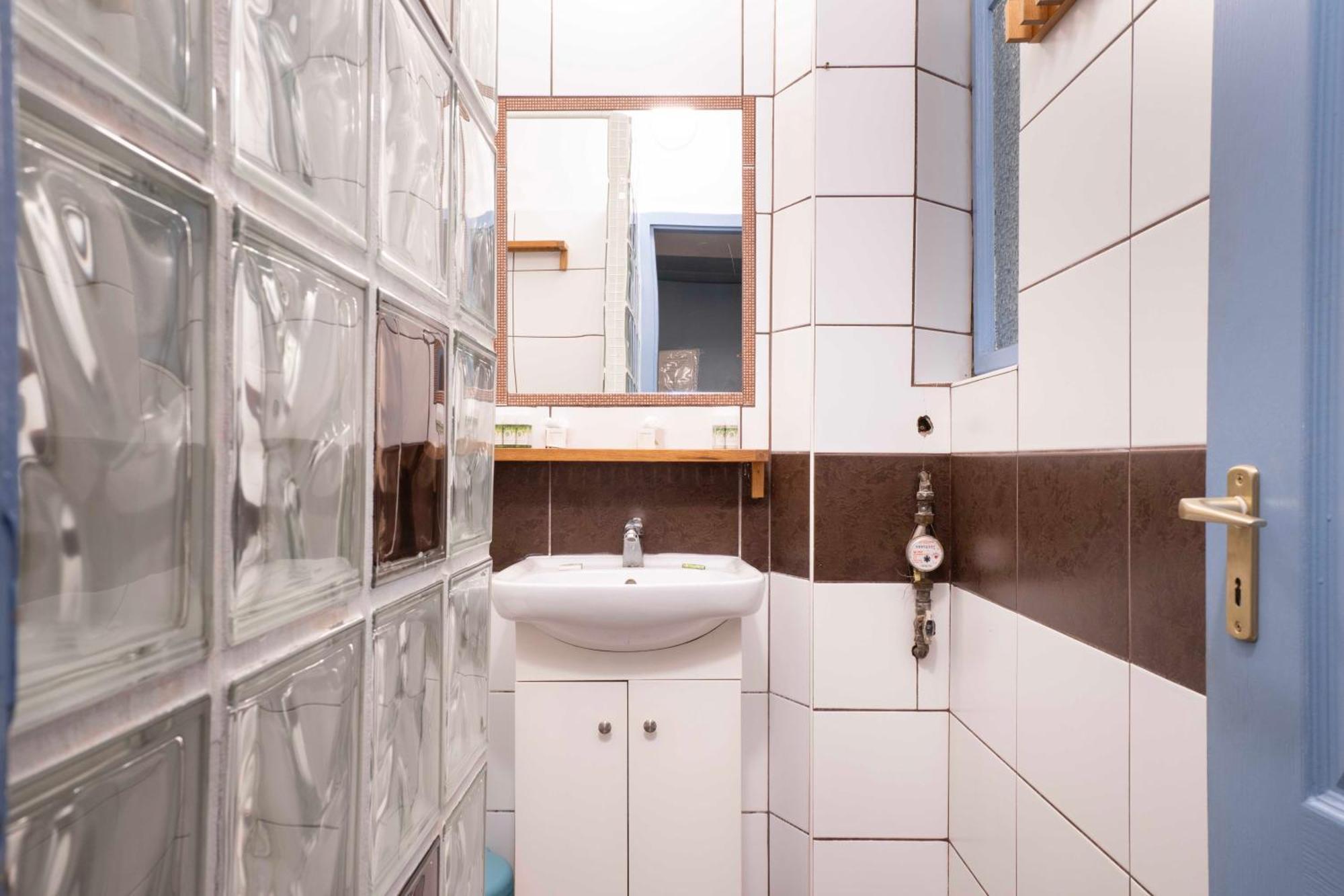 Quiet Cozy Apartment In Party Street E1 Budapest Luaran gambar